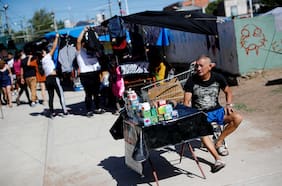 Pobreza en Argentina llega casi al 45%: las críticas de Alberto Fernández a la medición y el sombrío panorama para Milei