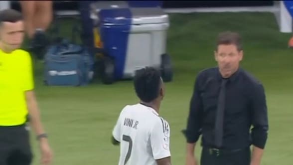 “Te va a echar Florentino...”: el ácido cruce entre Diego Simeone y Vinícius en la Supercopa española