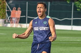 El complicado escenario de Alexis Sánchez que lo hace mirar a uno de sus grandes amores en el fútbol