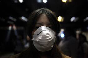 ¿Qué hacer para que las mascarillas queden bien ajustadas? Trucos para que se adapten mejor a tu cara y sean realmente efectivas