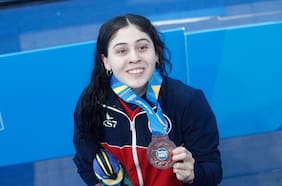“Me ponían algunos ‘pero’ y yo decía que sí podía; sabía que llegaría lejos”: el manifiesto de Kiara Godoy, la nadadora que se colgó el bronce en Santiago 2023