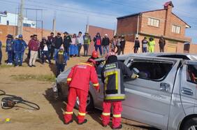 Al menos 13 muertos tras accidente entre minibus y camión en Bolivia: hay dos niños entre las víctimas