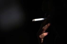 El tabaco no es un bien esencial en cuarentena: sociedades científicas exigen retirarlo de la lista