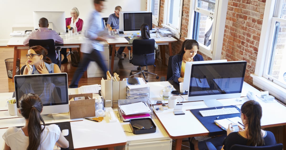 La oficina que no existe: jóvenes chinos pagan para fingir empleo en medio del desempleo juvenil