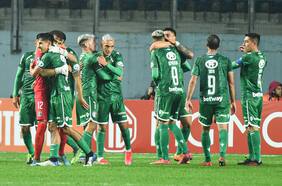 La historia del solitario hincha de Audax que celebró en Plaza Italia y ahora fue premiado por el club