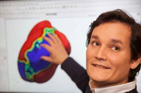 Daniel Hurtado, el ingeniero chileno y creador de un software que recrea “pacientes virtuales”, expondrá su desarrollo ante 61 Premios Nobel