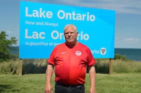 Canadá instala un gran letrero sobre el lago Ontario en el último ataque contra Estados Unidos