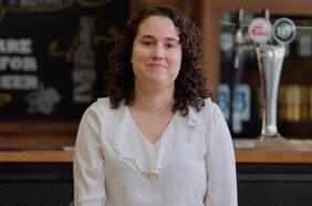 Video Cervezas de clase mundial: conoce el rol de las maestras cerveceras y el foco en innovación de Cervecería AB InBev