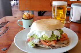 La Fuente Reina, el paraíso de los sánguches de un kilo