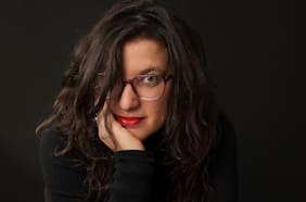 María José Navia y su debut en la novela: “Debajo de la fantasía de Oz hay un corazón triste”