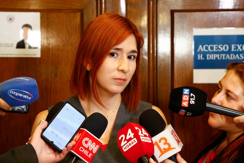 Punto de prensa de la diputada Catalina Pérez por caso Democracia Viva.