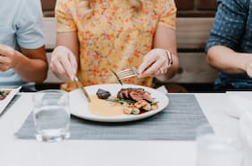 El hábito alimenticio que logró mantener el peso en límites normales con el tiempo, según un estudio