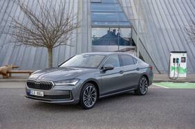 Superb iV 200 kW: el sedán silencioso que sube el tono en Skoda