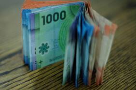 Sueldos de los chilenos siguen golpeados por la inflación y en junio encadenan nueve meses de caídas consecutivas