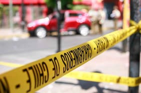 Sujetos asaltan minimarket en Santiago: intimidaron a los trabajadores con arma de fuego