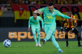 Palmeiras golea y pone un pie en semifinales de la Libertadores