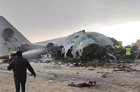 Al menos 15 muertos, 28 heridos y varios vehículos destrozados tras estrellarse avión militar en Bolivia