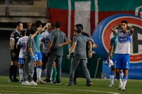 Ni Hermosilla ni el VAR le creyeron a Puch: “Hay un contacto, pero mira cómo se cae”