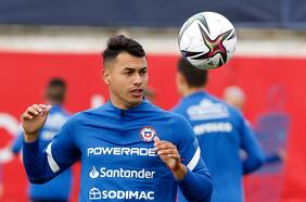 Lasarte se inclina por Iván Morales como dupla ofensiva de Eduardo Vargas en la Roja