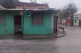 Intensas lluvias y fuerte viento obligan a suspender clases este martes en comunas de la Región de Atacama