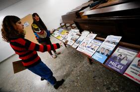 Argentinos eligen candidatos a la presidencia en primarias teñidas de apatía