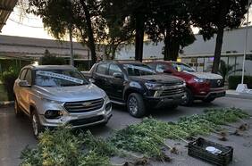 Carabineros desbarata centro de acopio de banda criminal en Pudahuel: hallaron autos robados, droga y municiones