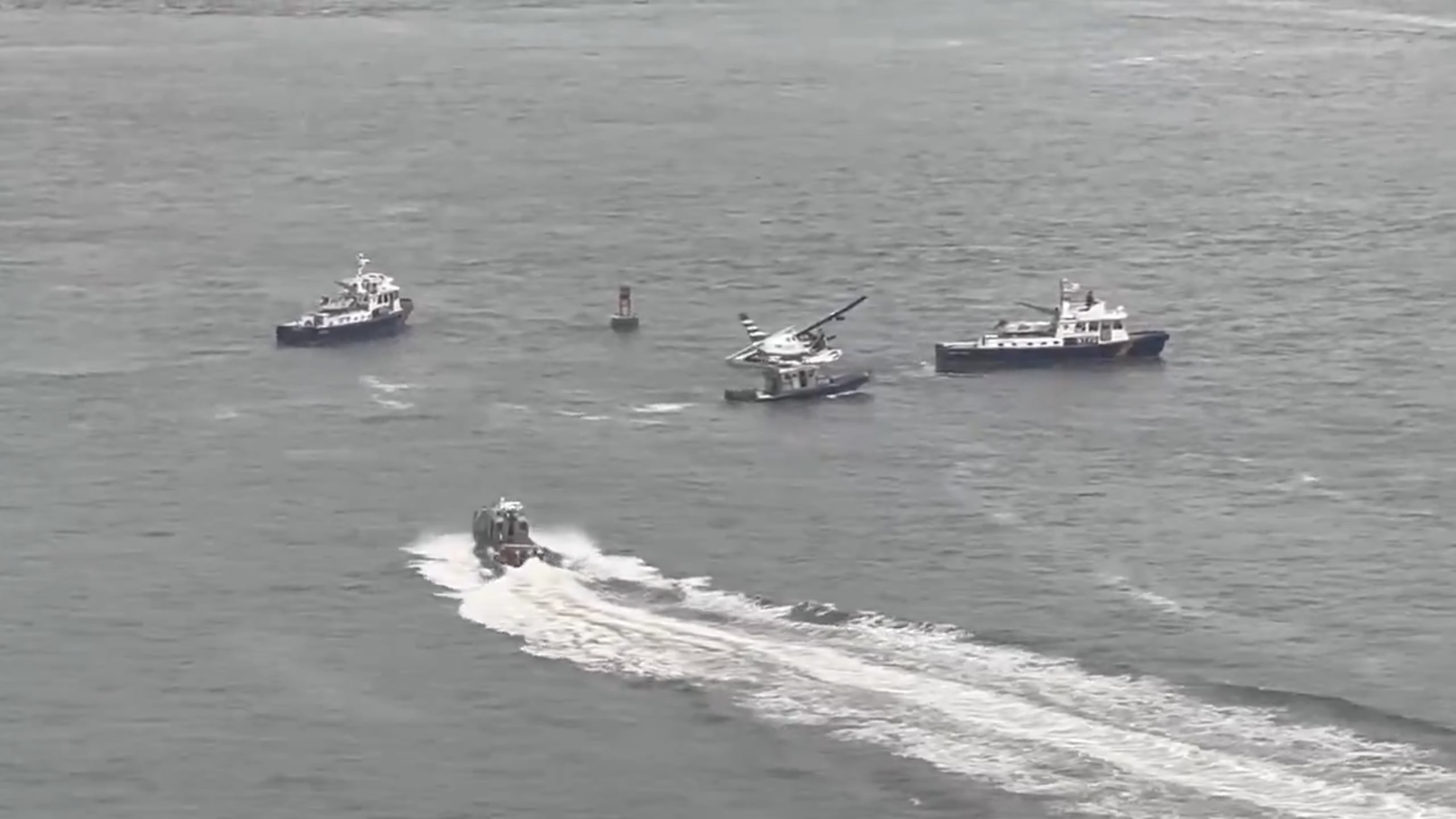 Aterrizaje forzoso de hidroavión en Nueva York deja dos heridos leves