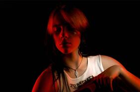 Desafiante y en un mall vacío: así es “Therefore I Am” la nueva canción de Billie Eilish