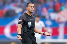 Sin derrotas para la U: el historial de Diego Flores dirigiendo a Universidad de Chile y a la UC en la antesala del clásico