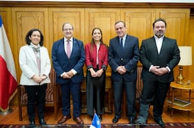 Crisis en Comisión Verdad y Niñez: comisionados remueven a cuatro coordinadores en medio de tensión por denuncias de maltrato