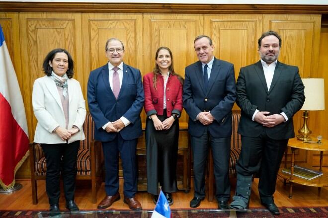 Crisis en Comisión Verdad y Niñez: comisionados remueven a cuatro coordinadores en medio de tensión por denuncias de maltrato