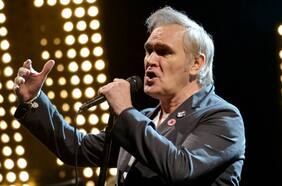 Morrissey vuelve a cantar dos antiguas y dramáticas canciones de The Smiths