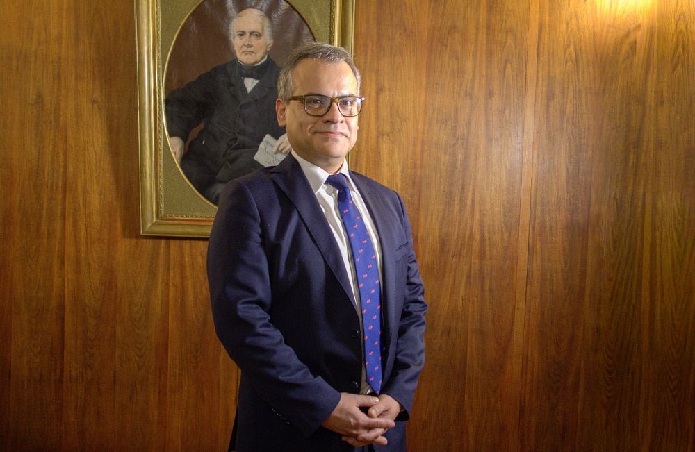 Gabriel Hernández es elegido nuevo decano de Derecho de la Universidad de Chile tras imponerse en segunda vuelta