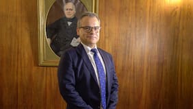 Gabriel Hernández es elegido nuevo decano de Derecho de la Universidad de Chile tras imponerse en segunda vuelta