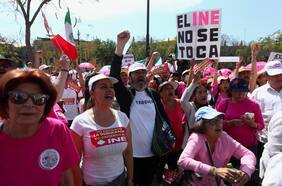 Miles de mexicanos protestan contra polémica reforma electoral promovida por el Presidente López Obrador