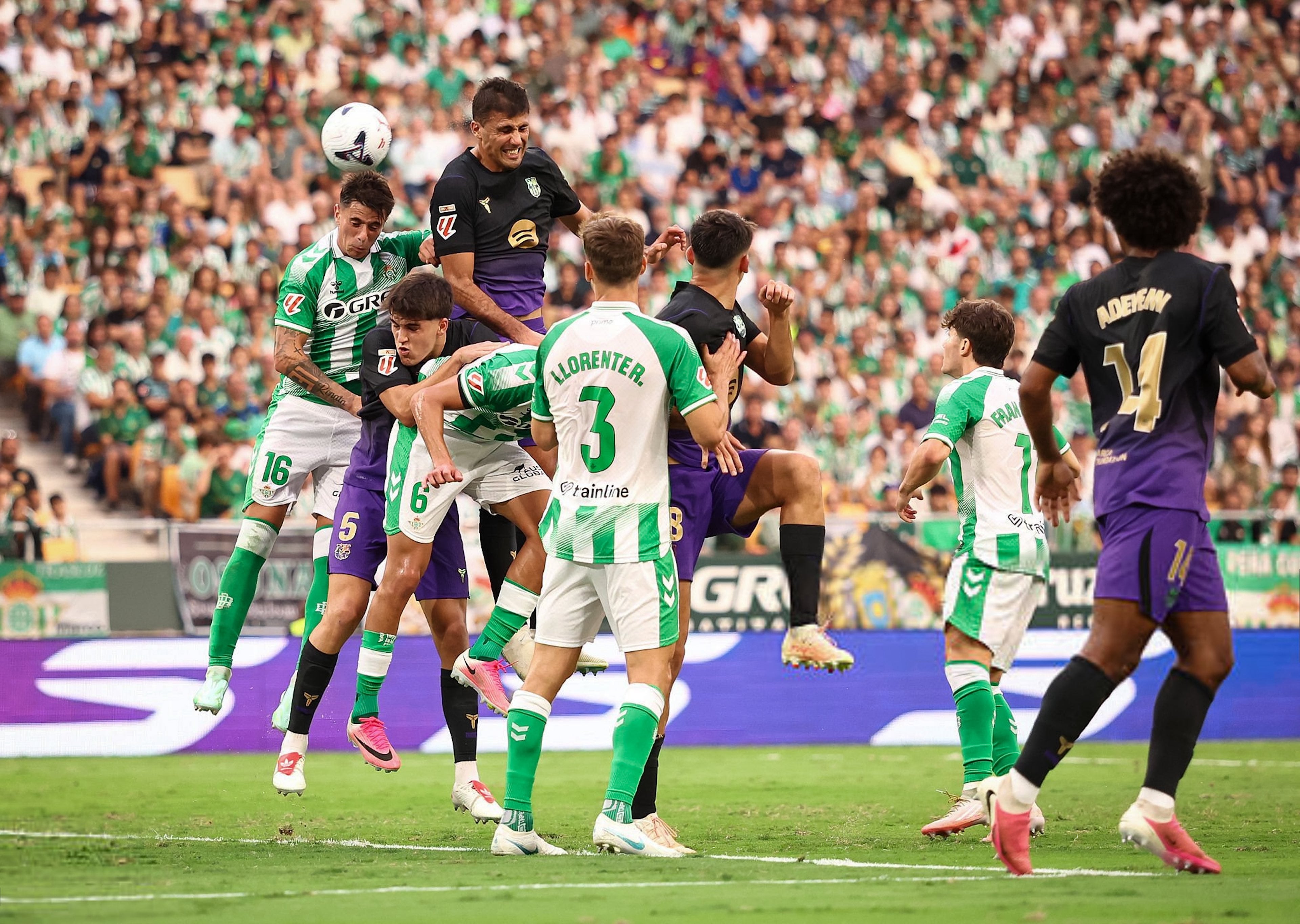 El implacable Barcelona de Lamine Yamal detiene el andar del Betis de Pellegrini en un duelo de alto voltaje