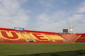 Casi US$ 50 millones, 38 mil hinchas y un mall: la desconocida negociación entre la U y Unión Española por Santa Laura