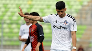 Blanco y Negro se querella tras detección de camisetas de Colo Colo falsificadas en el aeropuerto de Pudahuel