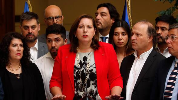 PS evaluó salir del gobierno y se resta de cónclave junto al PPD: oficialismo enfrenta su peor crisis a dos meses del cambio de mando