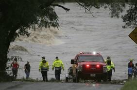 Muertos por inundaciones en Texas suben a 78 y Trump declara estado de desastre
