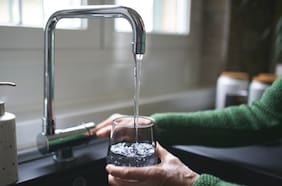 Anuncian nuevo recargo a la tarifa de Aguas Andinas por alto consumo en verano