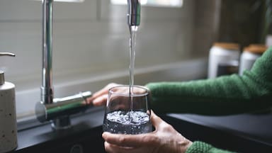 Anuncian 5 comunas de la RM con corte de agua durante este jueves: revisa los sectores y horarios