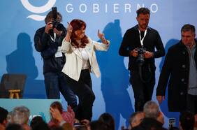 Reaparición pública de Cristina Kirchner abre intenso cruce con Javier Milei