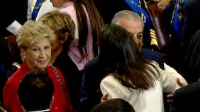 Marta Larraechea hace su primera aparición pública en cambio de mando tras internación por picadura de abeja