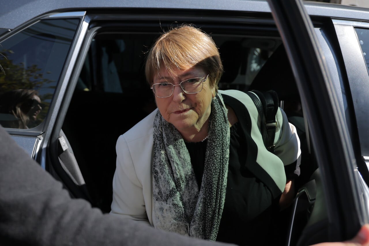 Bachelet aterriza en China y prepara cita con canciller Wang Yi para afianzar apoyo a su candidatura a la ONU