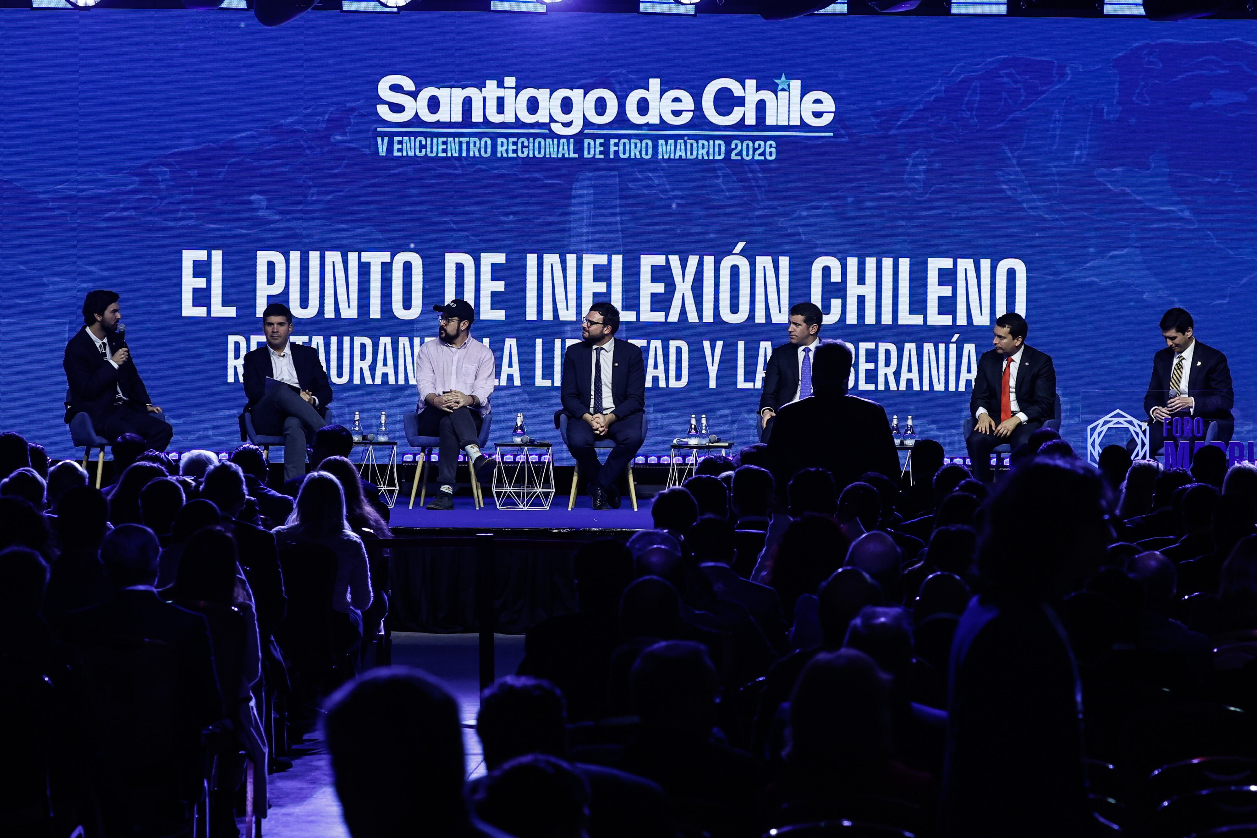 Panel integrado por diputados de republicanos y Chile Vamos embiste contra Bachelet en Foro Madrid