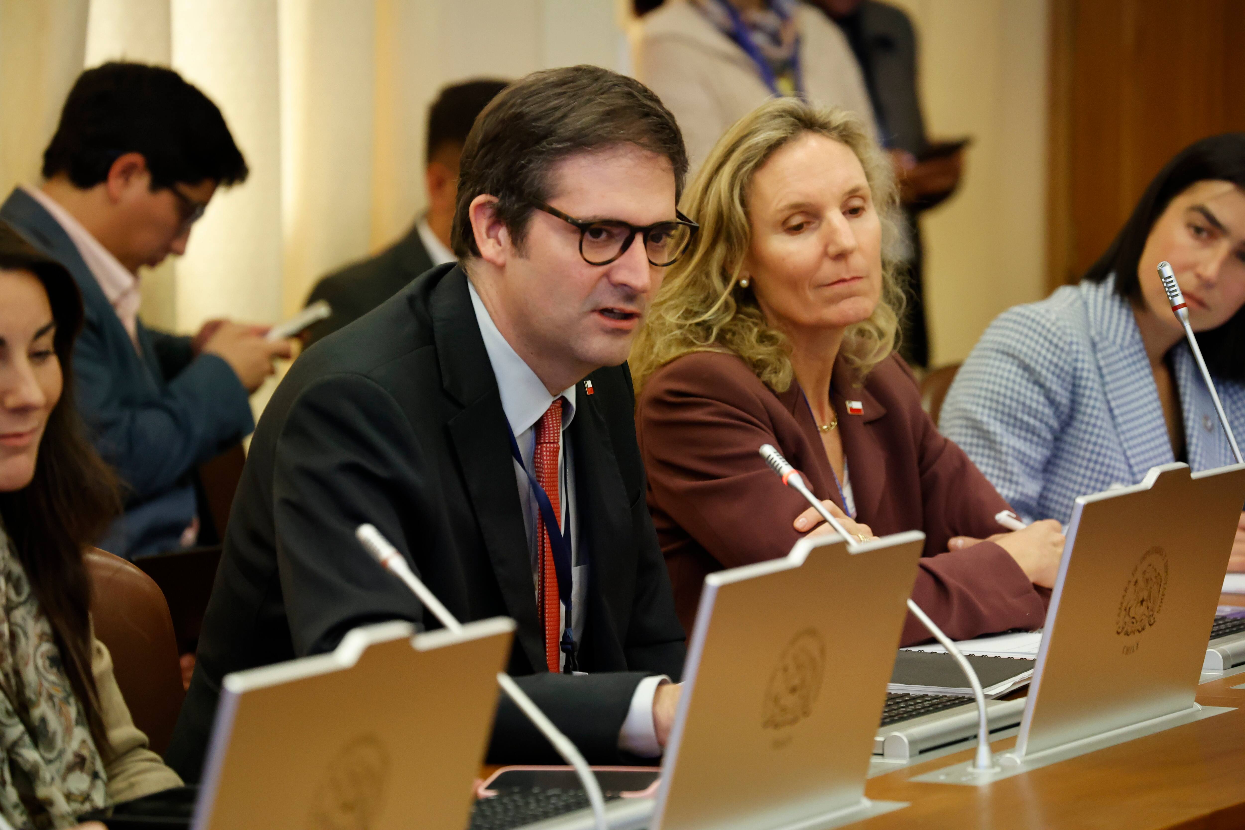 Incautan computadores a senadora Camila Flores en investigación por fraude al Fisco — image 6