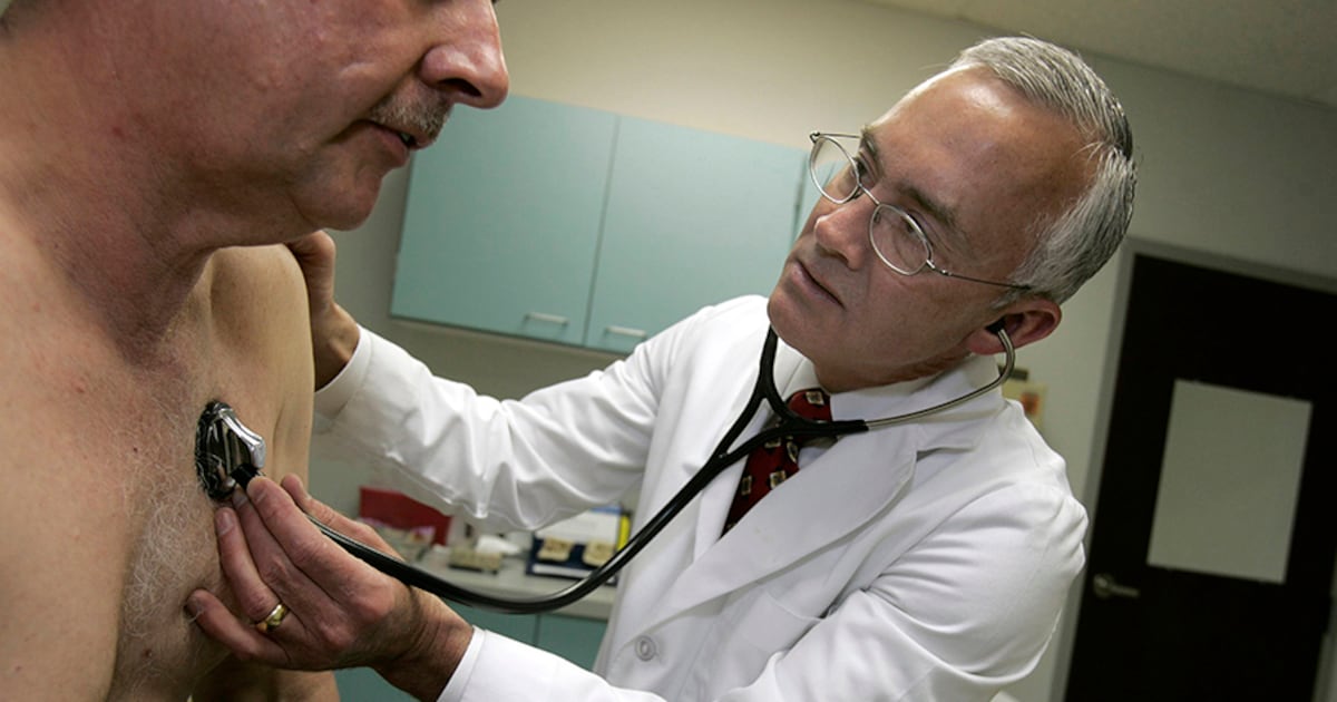 “El cáncer de mama en hombres existe, consultar a tiempo fue clave”: la alerta que instaló el exministro Marcelo Mena