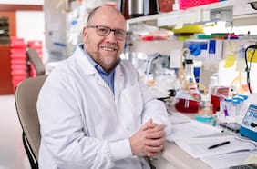 El oncólogo de Clínica Mayo que “reprograma” los tumores para combatir uno de los cánceres más letales