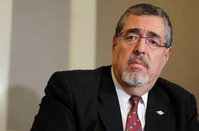 Victoria electoral de Bernardo Arévalo en Guatemala queda en el aire tras ofensiva de su rival